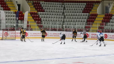 Buz hokeyinde çeyrek final maçları tamamlandı