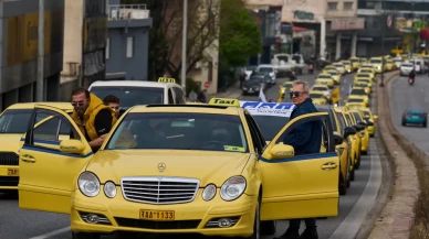 Yunanistan'da taksiciler kontak kapattı