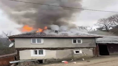 İki katlı ev bir anda kül oldu!