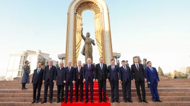 TBMM Başkanı Kurtulmuş, Duşanbe'deki İsmail Somoni Anıtı'na çelenk bıraktı