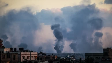 İsrail ordusu, Gazze'nin güneyini topçu ve helikopterlerle vurdu