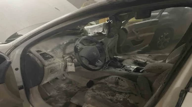 Kapalı alanda parkedilen otomobil alev aldı