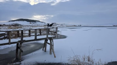 Sivas’ta soğuk hava etkisini artırdı: Hafik Gölü beyaza büründü