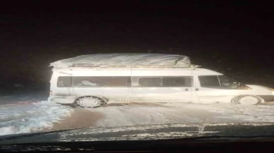 Siirt’te yaylada korku dolu saatler! 22 araç mahsur kaldı