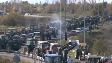 Yunanistan’da çiftçi isyanı büyüyor: Traktörlerle yolları kapattılar