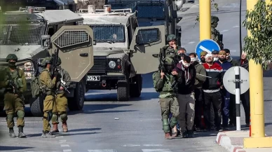 Soykırımcı İsrail ordusu Batı Şeria ve Doğu Kudüs’te 40 Filistinliyi gözaltına aldı