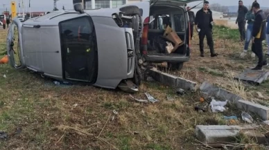 Merzifon'da kamyonetler birbirine girdi!