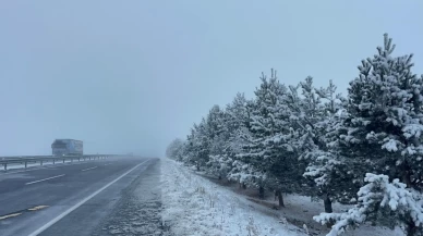 Yoğun sis ve kar Türkiye’yi beyaza bürüdü! Görüş mesafesi 15 metreye düştü