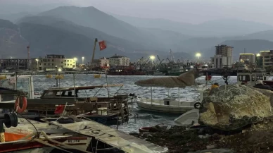 Hatay’da balıkçı barınağı savaş alanına döndü