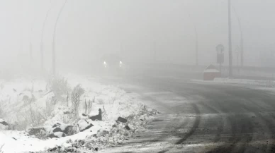 Yolda kalanlar paniğe kapıldı! Kar fırtınası sürücülere zor anlar yaşattı