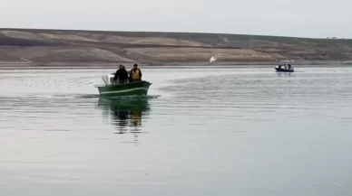 Adıyaman'da balık tutarken tekne alabora oldu