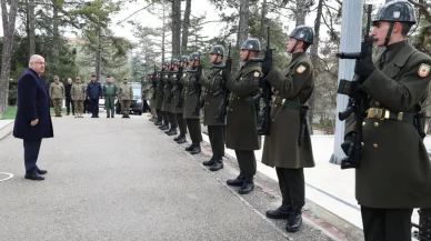 Bakan Güler, Mehmetçik'in yeni yılını kutladı