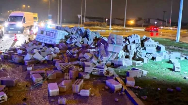 Aksaray’da korkunç kaza: Yükler yola savruldu