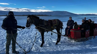 Çıldır Gölü’nde kış sezonu başlıyor: Buz kalınlığı 10 santimetreye ulaştı