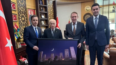 MHP Lideri Bahçeli’ye “Selçuklu Mezar Taşları ve Hilal” hediyesi