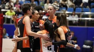 Eczacıbaşı, Sultanlar Ligi'nde set vermeden kazandı