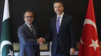 Bakan Bayraktar, Pakistanlı mevkidaşıyla enerji işbirliğini görüştü