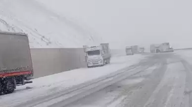 Erzincan'da kar yağışı, kara yollarında ulaşımı aksattı