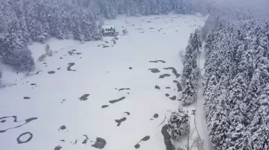 Gölcük Tabiat Parkı'nda karlar altında gizlenen güzellik havadan görüntülendi