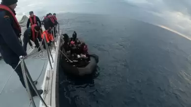 İzmir'de 35 düzensiz göçmen kurtarıldı