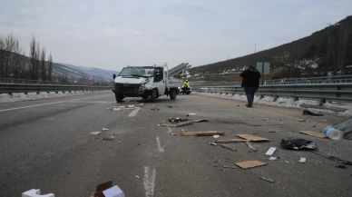Tokat'ta pikap bariyerleri aşarak karşı şeride geçti: 2 kişi yaralandı