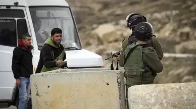 İsrail ordusu, Lübnan'ın güneyindeki beldede evleri yaktı