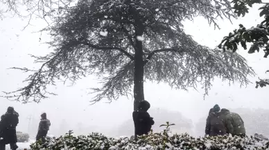 İstanbul'un belirli bölgelerinde kar fırtınası devam ediyor