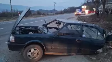 Mucize kurtuluş; ikiye bölünen otomobilden yara almadan kurtuldu