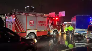 Bahçelievler’de kazaya karışan kamyon sürücüsü yaralandı