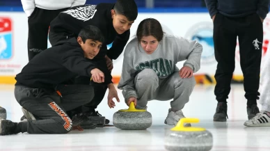 Kars Digor'da çocuklar curlingle tanışıyor