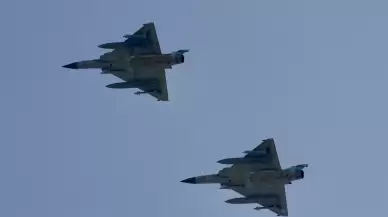 Fransa, Ukrayna'ya ilk 'Mirage 2000' savaş uçaklarını teslim etti