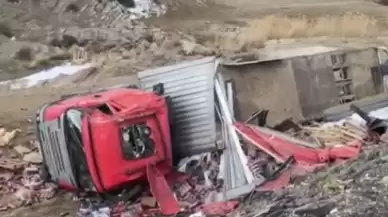 Isparta'da içecek yüklü tır şarampole devrildi: 1 yaralı