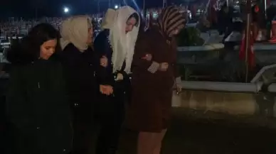 Depremde kaybettikleri yakınları için dua eden ailelerin gözyaşları sel oldu