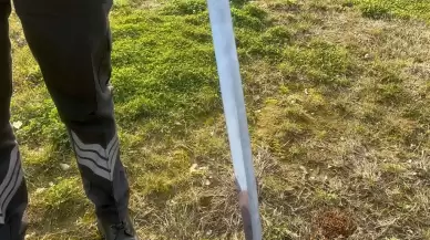 Kavgayı ayırmaya çalışan güvenlik görevlisi, döner bıçağıyla yaralandı