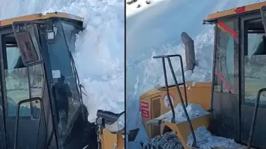 Hakkari'de iş makinesinin üzerine çığ düştü