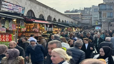 Eminönü’nde ramazan alışverişi için kalabalıklar oluştu