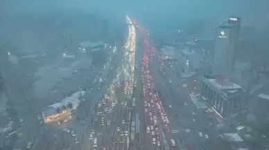 İstanbul'da etkili olan kar yağışı ulaşımı aksattı