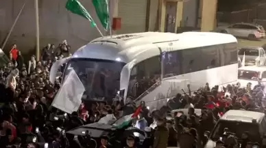 İsrail yüzlerce Filistinli esiri gecikmeli olarak serbest bıraktı