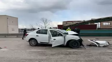 Bursa'da metro hattına çarpan otomobil sürücüsü hayatını kaybetti
