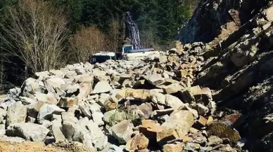 Sinop'ta kar yağışı toprak kaymasına yol açtı