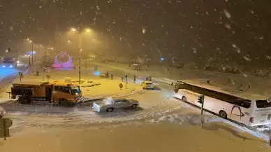 Trabzon-Giresun güzergahında kaza sonrası Karadeniz Sahil Yolu ulaşıma kapandı