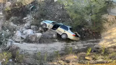 Antalya'da meydana gelen köprüden düşen araç kazasında sürücü hayatını kaybetti