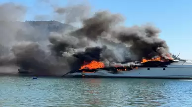 Marmaris kıyılarında meydana gelen motoryat yangınına ekipler müdahale ediyor