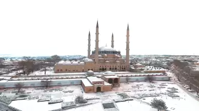 Edirne'nin simgesi Selimiye Camisi beyaz örtüyle kaplandı!