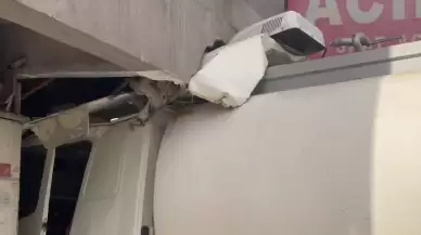 Başakşehir'deki tıp merkezine su tankeri çarptı, büyük hasar meydana geldi