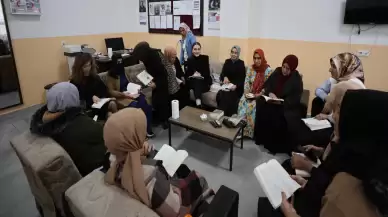 Iğdır'ın köyünde kitap okuyan anneler, eğitime destek sağlıyor