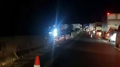 D-650'de 3 tır kazaya karıştı: Kilometrelerce kuyruk oluştu