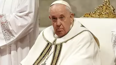 Papa ayini yarıda bırakmak zorunda kaldı