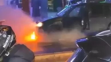 Bağcılar'da park halindeki otomobilde çıkan yangın çevredekiler tarafından söndürüldü