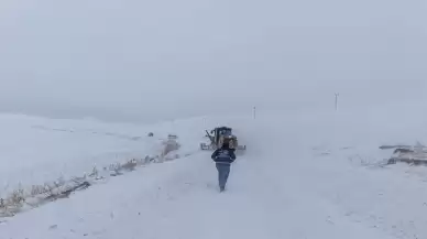 Van'da kar kabusu yaşandı, ekipler mahsur kalanları kurtardı